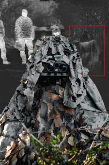 Personnel militaire avec un poncho en tissu Kastinger HT4, avec comparatif en vue thermique