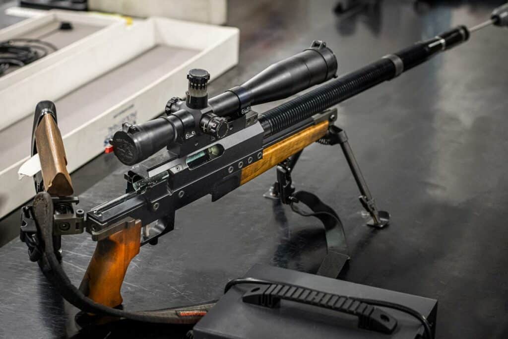 Inspection of the barrel of a first-generation Ultima Ratio rifle in the PGM Précision workshop