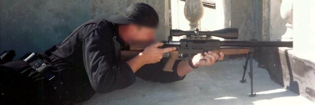 Tireur d'élite du RAID avec un fusil PGM Ultima Ratio de première génération