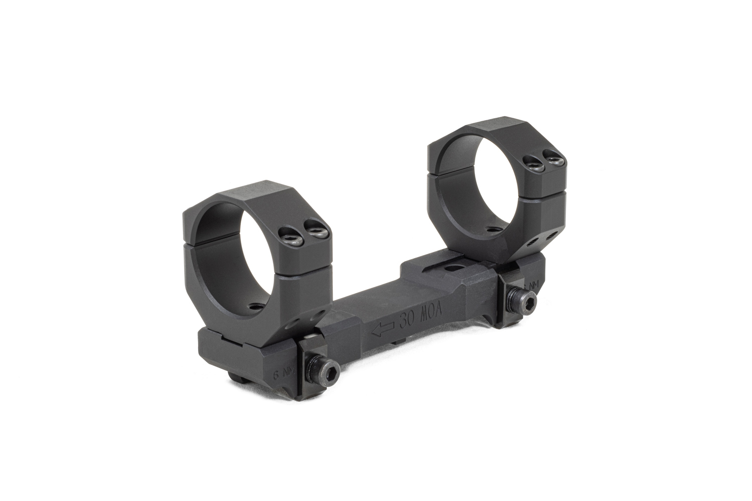 Photo sur fond blanc d'un montage de lunette de tir PGM Précision incliné à 30 MOA sans niveau à bulle