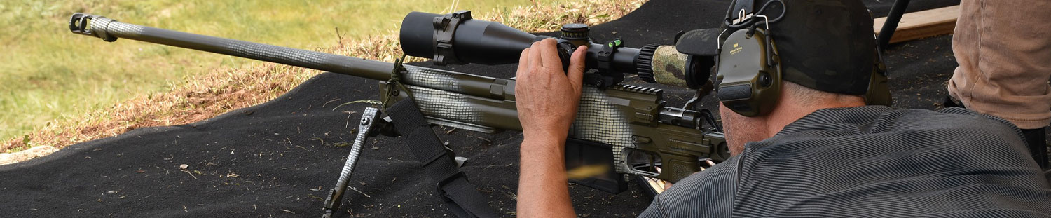 Tireur sportif avec fusil PGM Précision Mini Hécate II